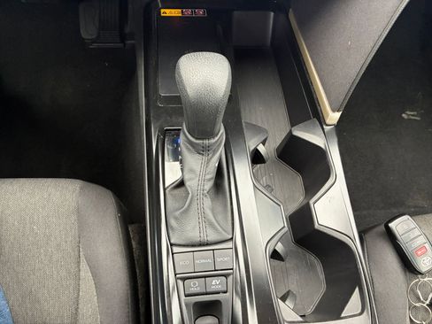 Used 2025 Toyota Camry LE image 39