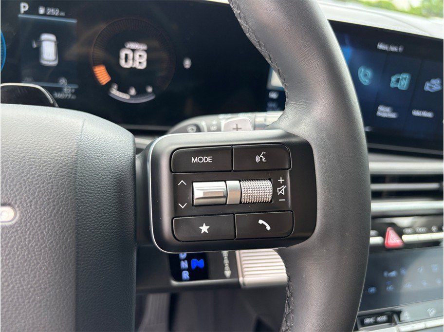 Used 2025 Hyundai Santa Fe SEL FWD image 27