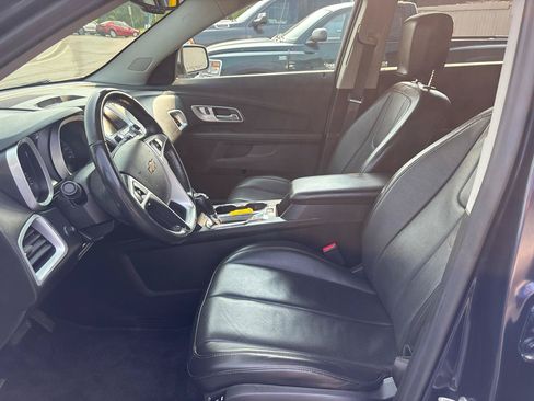 Used 2017 Chevrolet Equinox Premier w/ Enhanced Convenience Package AWD/4WD image 11