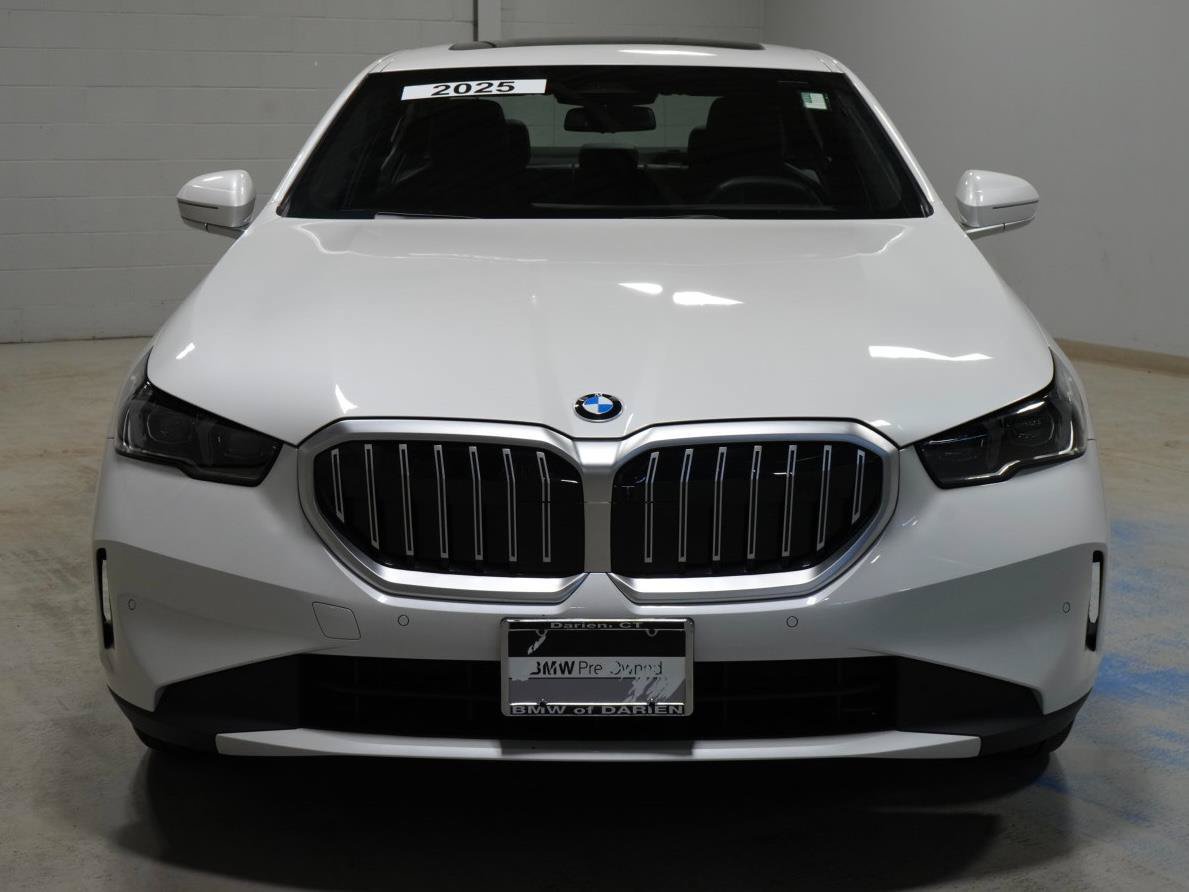Used 2025 BMW 530i xDrive w/ Premium Package AWD/4WD image 16