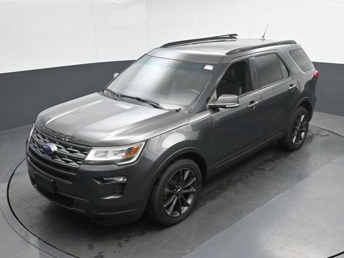 Used 2018 Ford Explorer XLT w/ Equipment Group 202A AWD/4WD image 30