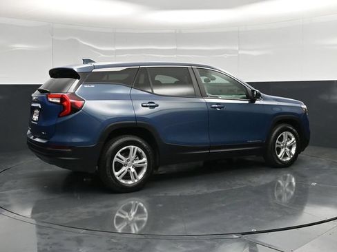 Used 2024 GMC Terrain SLE AWD/4WD image 2