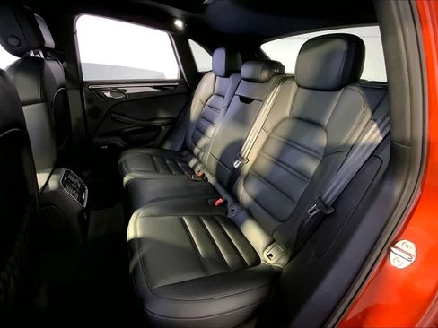 Used 2023 Porsche Macan Turbo image 24