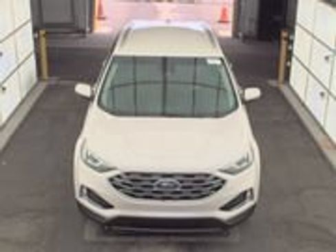 Used 2019 Ford Edge SEL w/ Equipment Group 201A FWD image 2