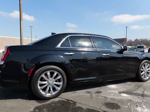 Used 2018 Chrysler 300 Limited image 10