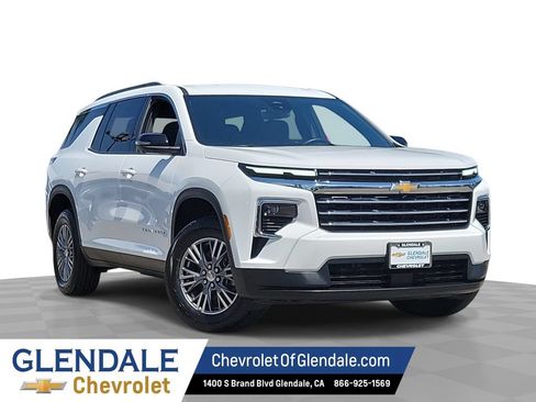 Certified 2024 Chevrolet Traverse LT AWD/4WD image 1