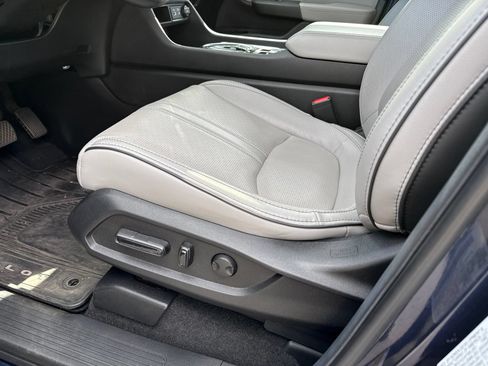 Certified 2025 Honda Pilot Elite image 12