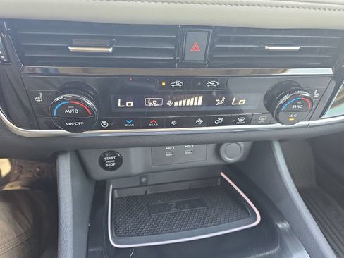 Used 2024 Nissan Rogue SL w/ SL Premium Package FWD image 24