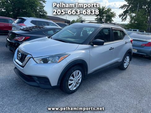Used 2019 Nissan Kicks S FWD image 1