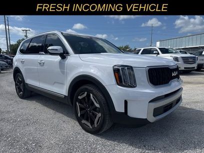 Used 2024 Kia Telluride EX w/ EX Captain's Chair Package