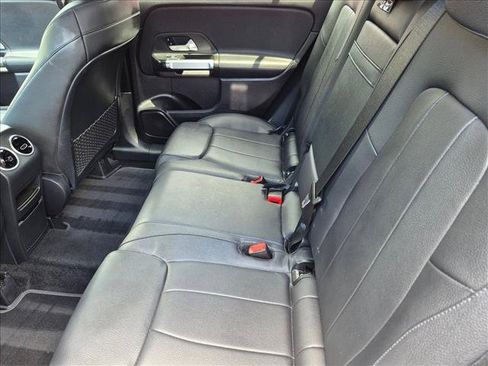 Used 2021 Mercedes-Benz GLB 250 4MATIC image 17