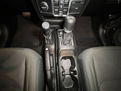 Used 2025 Jeep Wrangler Unlimited Sahara AWD/4WD image 11