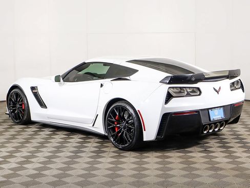 Used 2017 Chevrolet Corvette Z06 w/ Z07 Performance Package RWD image 9