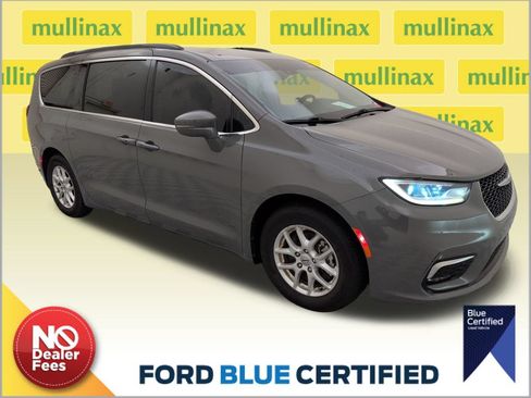 Used 2022 Chrysler Pacifica Touring-L FWD image 1