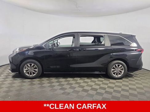Used 2025 Toyota Sienna LE image 5
