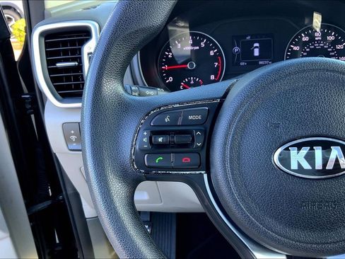 Used 2017 Kia Sportage LX image 17