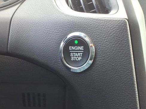 Used 2024 Ford Edge SEL image 26