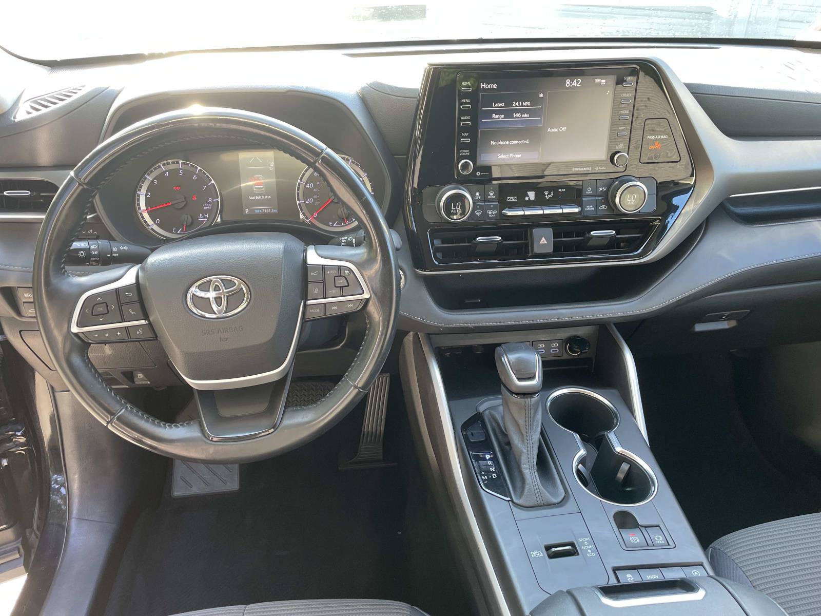 Used 2022 Toyota Highlander LE FWD image 14