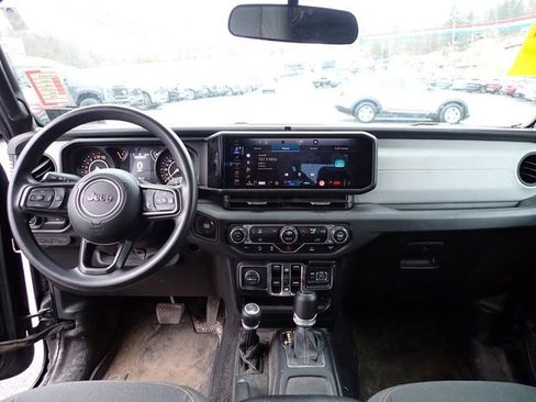 Used 2024 Jeep Gladiator Sport image 12