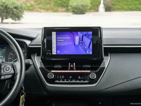 Used 2025 Toyota Corolla LE FWD image 13