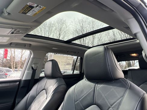 New 2026 Toyota Highlander Platinum image 20