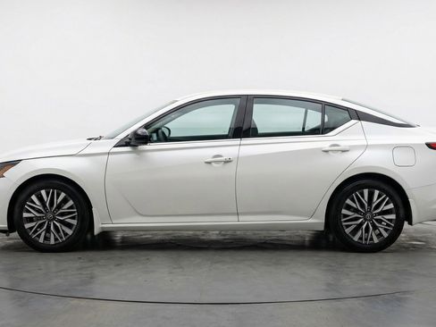 Used 2025 Nissan Altima 2.5 SV image 5
