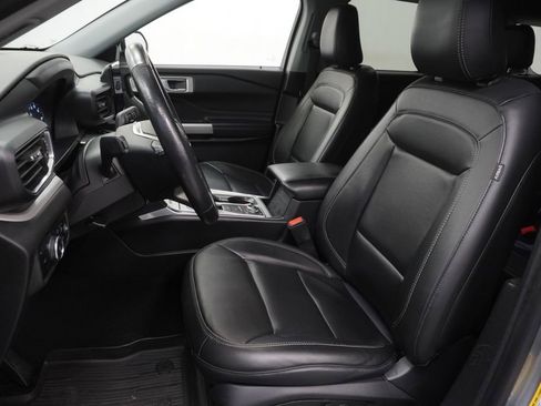 Used 2023 Ford Explorer XLT w/ Equipment Group 202A AWD/4WD image 16