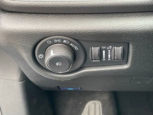 New 2026 Chrysler Pacifica Select FWD image 27
