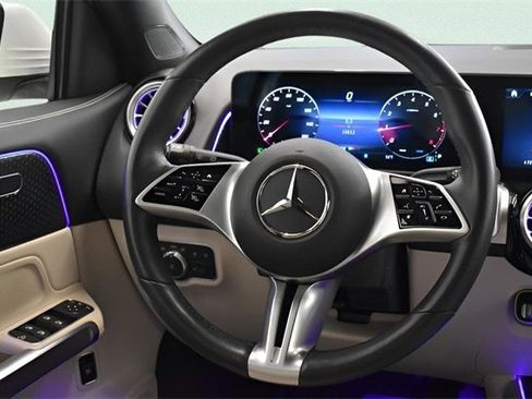 Used 2025 Mercedes-Benz GLB 250 4MATIC w/ Winter Package image 27
