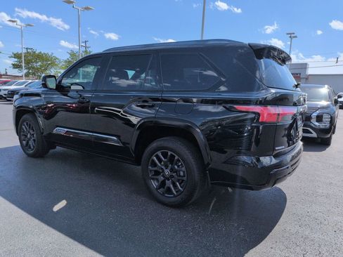 Used 2025 Toyota Sequoia Platinum AWD/4WD image 3