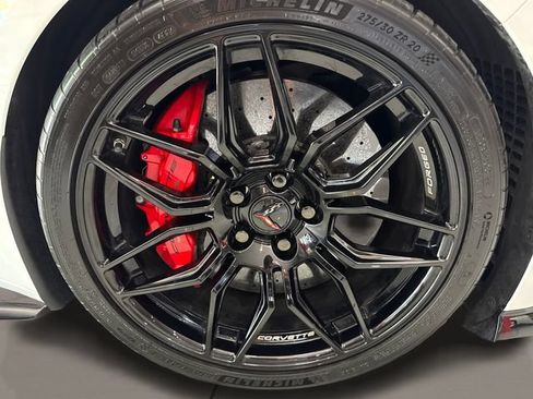 Used 2023 Chevrolet Corvette Z06 w/ Z07 Performance Package RWD image 4