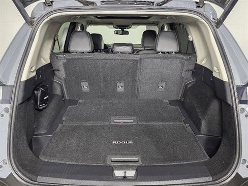 Used 2021 Nissan Rogue SL w/ Premium Package image 19