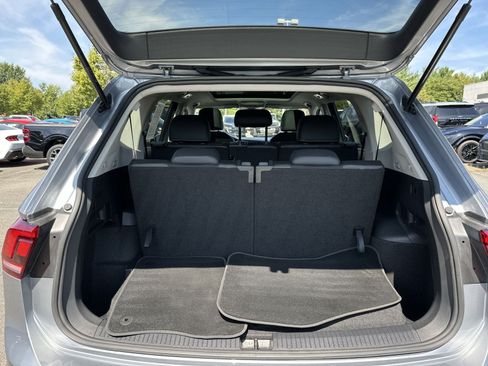 Used 2023 Volkswagen Tiguan SE w/ Panoramic Sunroof Package FWD image 27