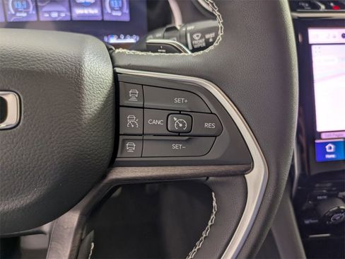 New 2025 Jeep Grand Cherokee Limited w/ Black Appearance Package image 21