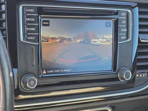 Used 2018 Volkswagen Beetle 2.0T Dune image 5