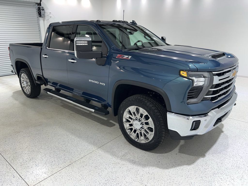 Used 2025 Chevrolet Silverado 2500 LTZ w/ LTZ Premium Package AWD/4WD image 7