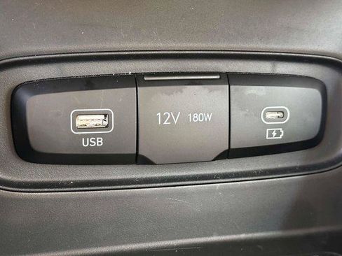 Certified 2025 Hyundai Venue SEL FWD image 28