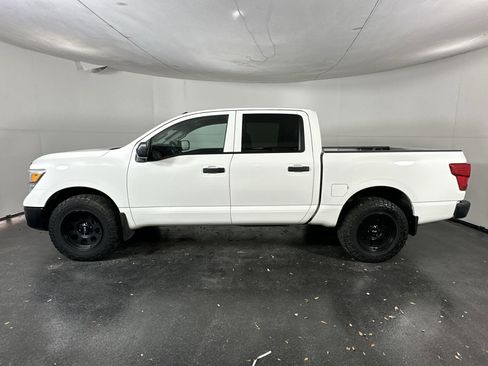 Used 2019 Nissan Titan S image 7