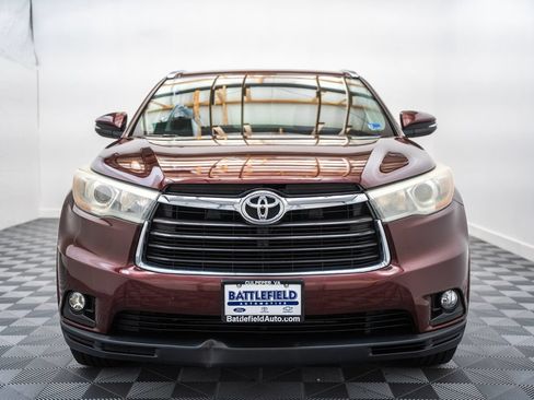 Used 2015 Toyota Highlander XLE FWD image 2