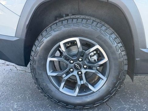 New 2026 Chevrolet Equinox ACTIV FWD image 15