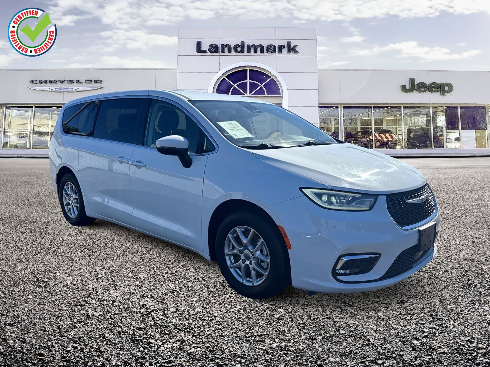 Used 2023 Chrysler Pacifica Touring-L FWD image 1