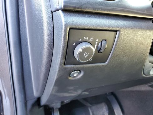 Used 2021 Jeep Grand Cherokee Laredo X image 9