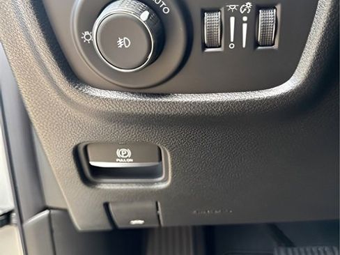 New 2025 Jeep Grand Cherokee L Limited image 12