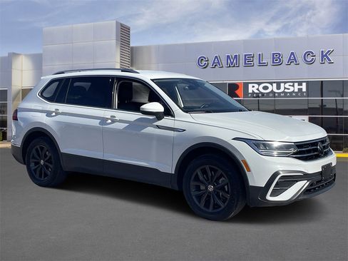 Used 2024 Volkswagen Tiguan SE image 8