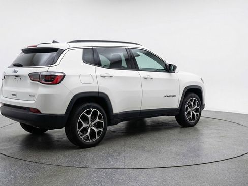 Used 2025 Jeep Compass Limited image 7