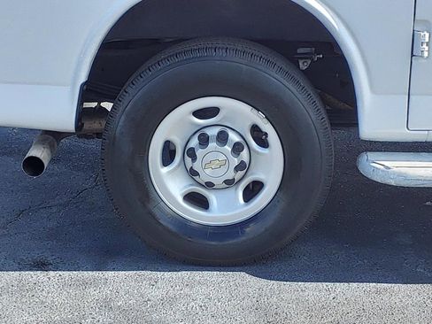 Used 2022 Chevrolet Express 2500 w/ Driver Convenience Package image 9