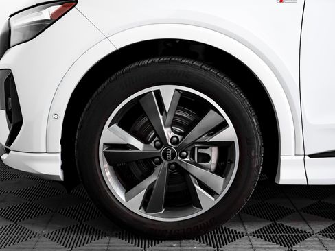 Used 2024 Audi Q4 e-tron Premium Plus w/ Premium Plus image 6