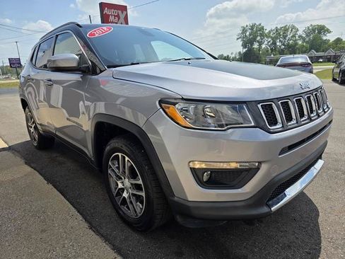 Used 2018 Jeep Compass Latitude w/ Popular Equipment Group AWD/4WD image 2