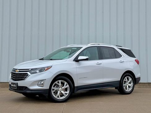 Used 2018 Chevrolet Equinox Premier image 2