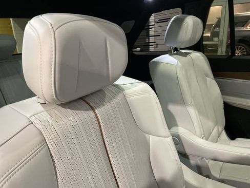 New 2026 Cadillac Vistiq Luxury image 22